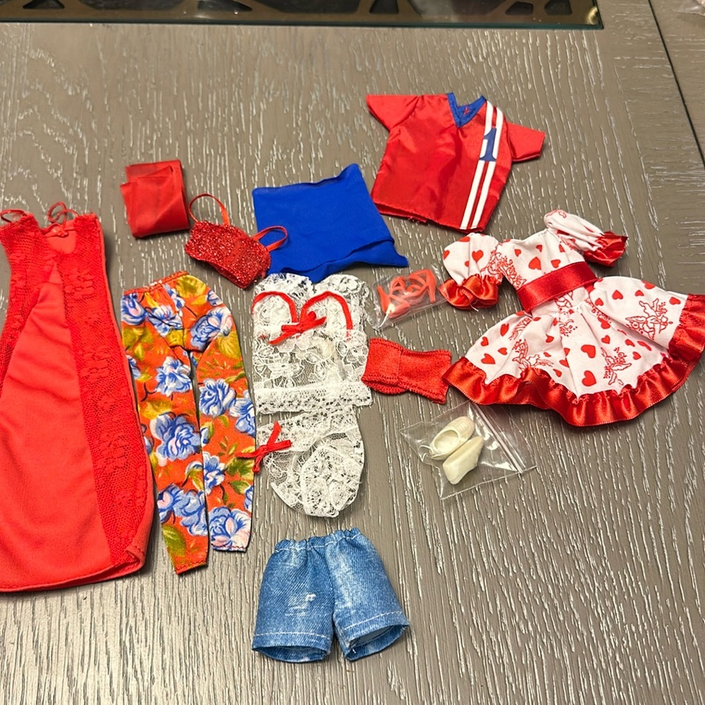 Barbie vintage lot of clothes and accessories